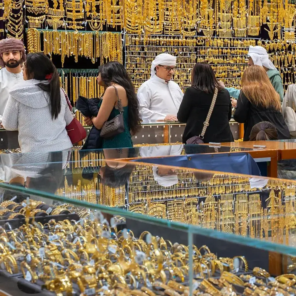 Dubai gold prices rebound near Dh550 after sharp March decline